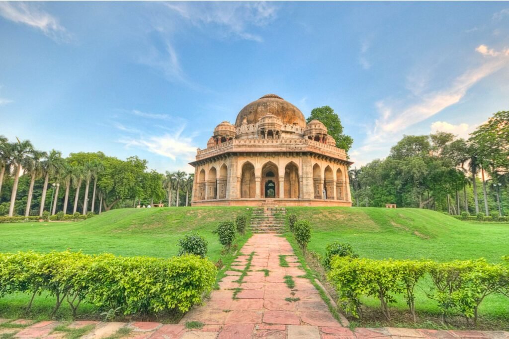 nearest metro station to lodhi garden