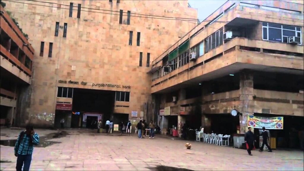 Nearest metro station to Bhikaji Cama Place