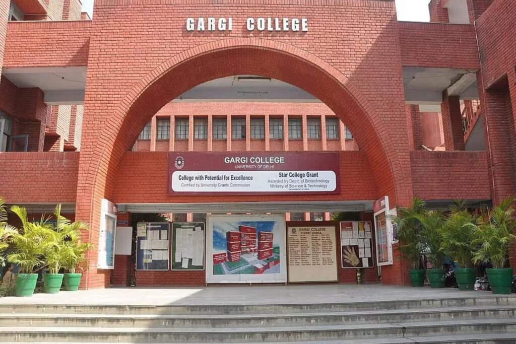 Nearest Metro Station to Gargi College