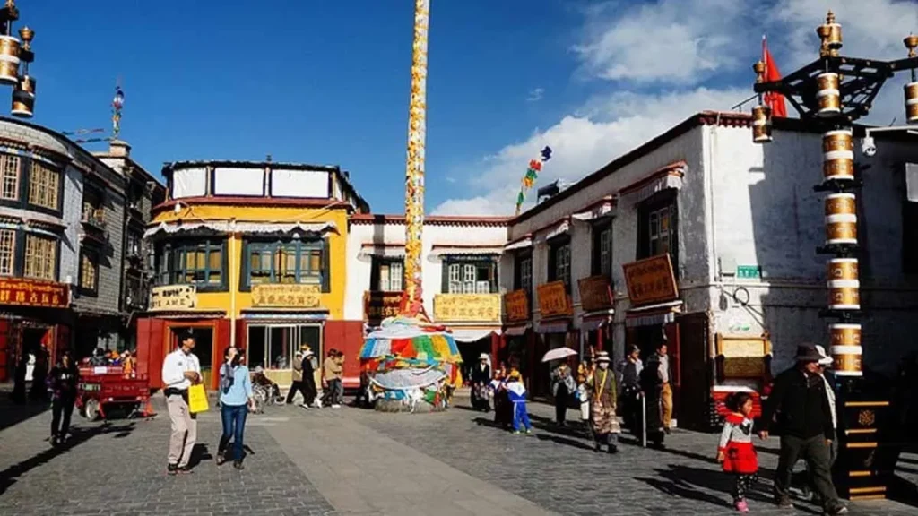 nearest metro station to Majnu Ka Tilla