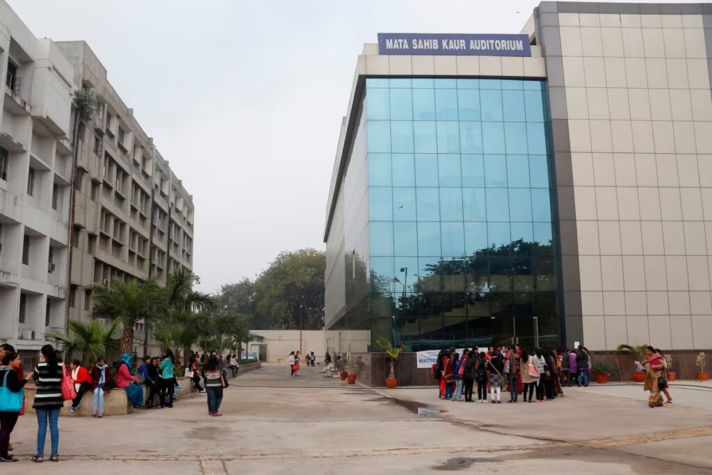 Nearest Metro Station to Mata Sundri College