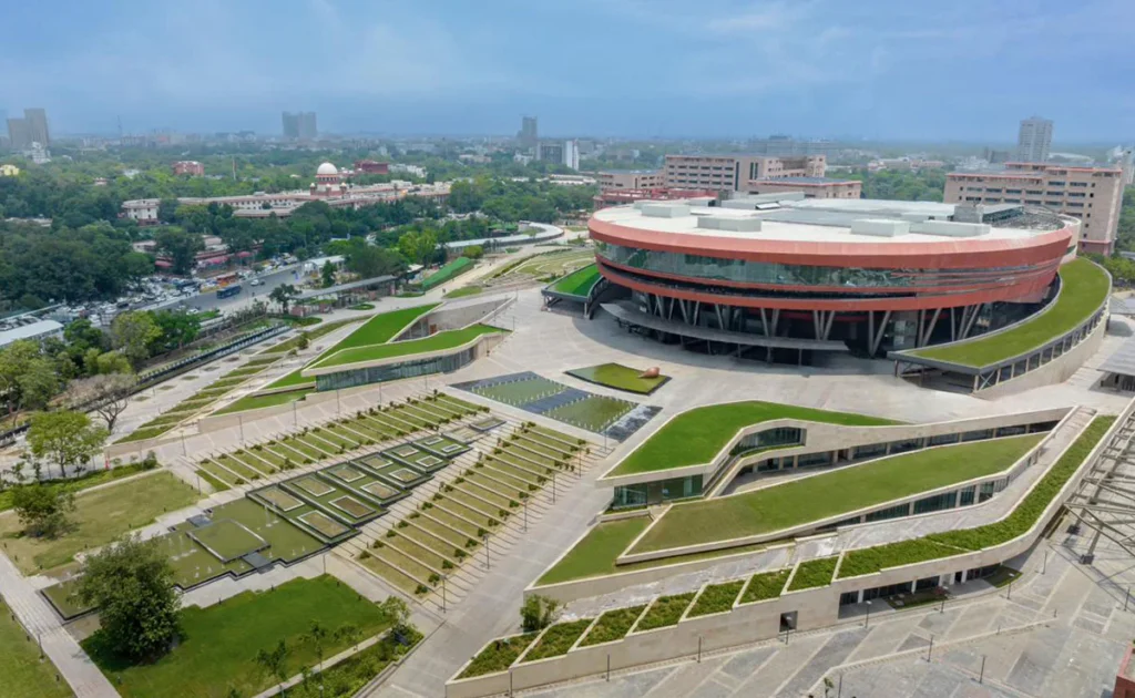 Nearest Metro Station to Pragati Maidan