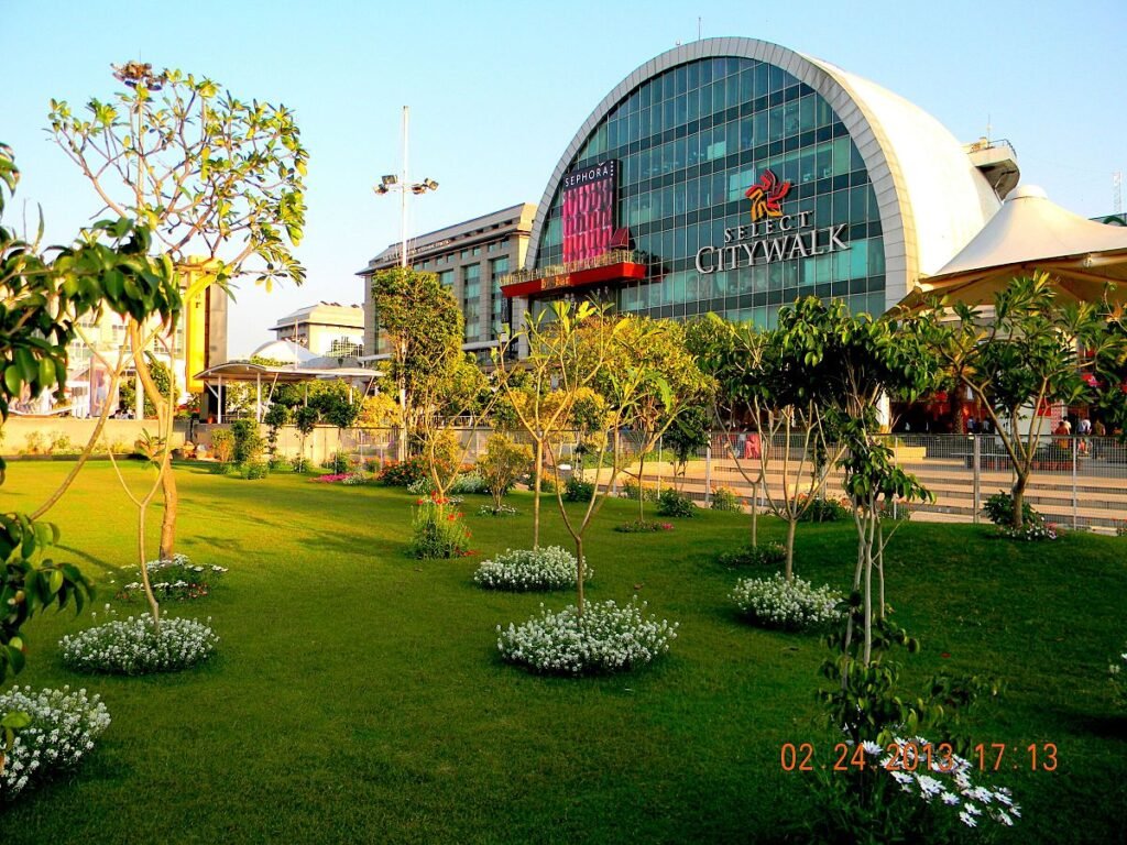 nearest metro station to Select Citywalk Mall