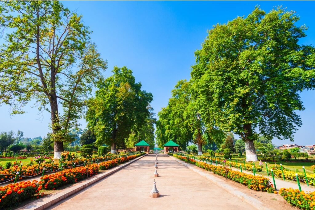 Nearest Metro Station to Shalimar Bagh Nearest Metro Station to Shalimar Bagh