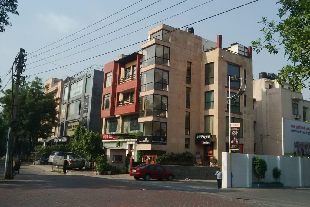 Nearest Metro Station to Defence Colony Delhi